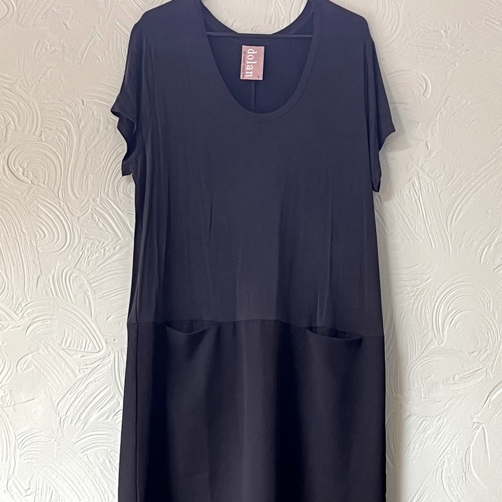 Black shift dress with pockets. Brand: dolan Size: Large